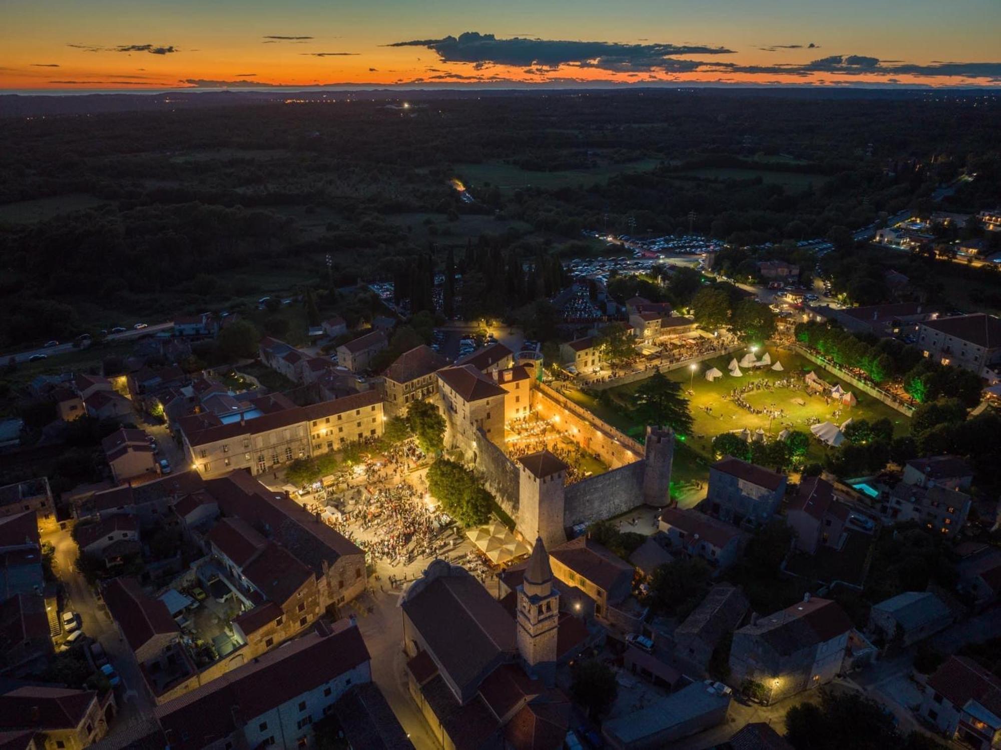 Teta Jana Apartamento Smoljanci Exterior foto